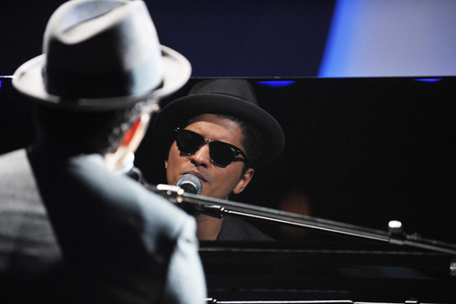 Bruno Mars rehearses at the Nokia Theater for the 2010 엠티비 VMAs.