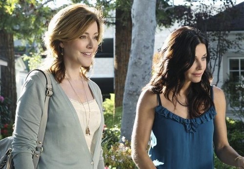  Cougar Town - Episode 2.01 - All Mixed Up - Promotional foto's feat Jennifer Aniston