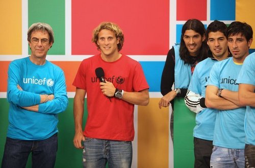  Diego Forlan & Uruguayer National bóng đá Team for "UNICEF"
