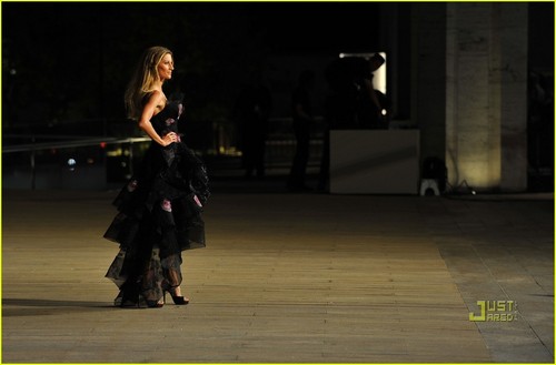  Gisele Bundchen: 滑走路 Ready for Fashion's Night Out!