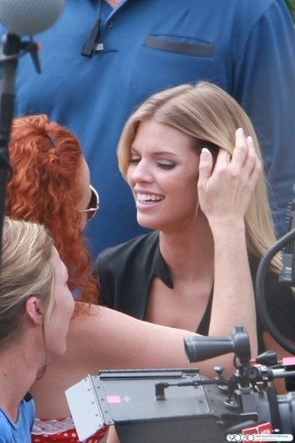  Jessica and AnnaLynne on the set of 90210
