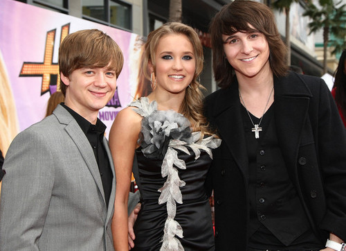  Premiere Of Walt ディズニー Pictures' "Hannah Montana The Movie" - Arrivals