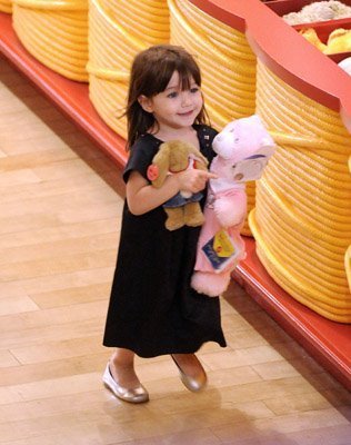  Renesmee picking out teddys