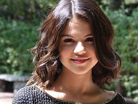 Selena