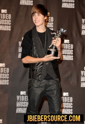  Justin in the VMA 2010 press room
