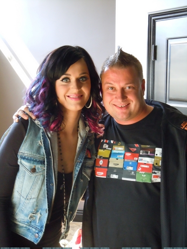  Katy Perry at "Sunday Morning Show"