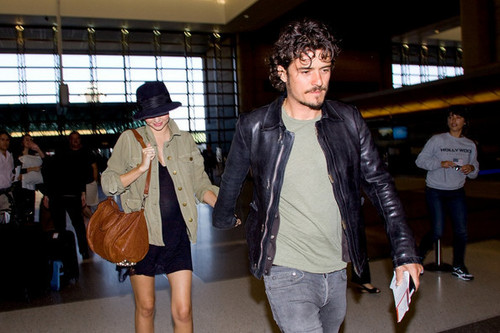  Orlando Bloom and Miranda Kerr at Heathrow (September 10)