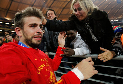  Pique cries after winning the World Cup