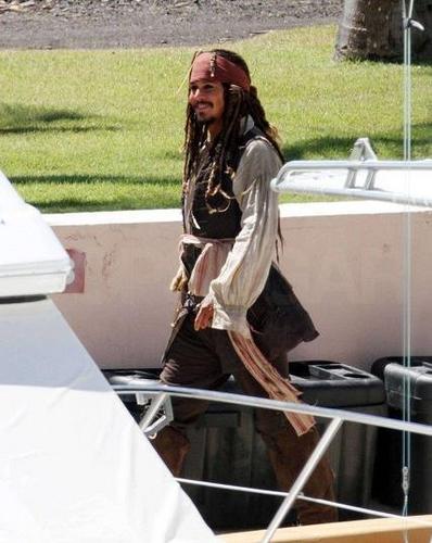  johnny depp- set pirates of the caribbean,4