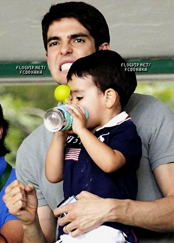  what is that he is drinking????kaka and luca....