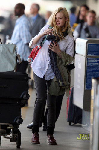 Elle at LAX airport on Saturday (September 18)