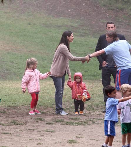  Jen and Ben take بنفشی, وایلیٹ and Seraphina to play soccer!