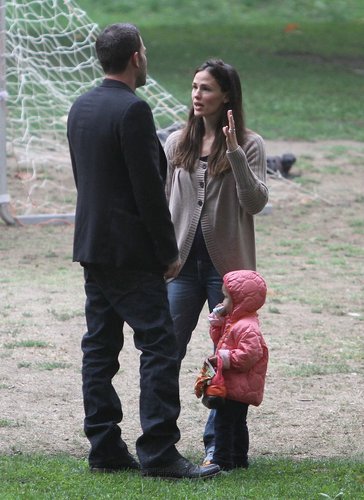  Jen and Ben take violet and Seraphina to play soccer!