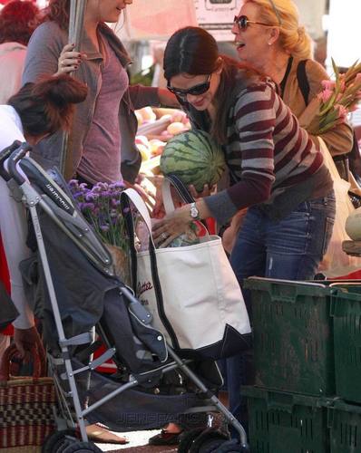  Jen takes kulay-lila and Seraphina to the Farmer’s Market!