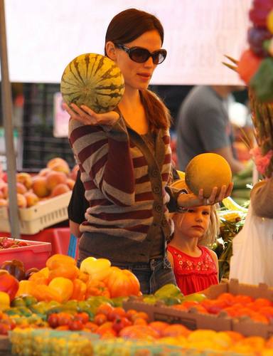  Jen takes ungu and Seraphina to the Farmer’s Market!