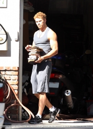  Kellan out and about in L.A. - Sept. 17