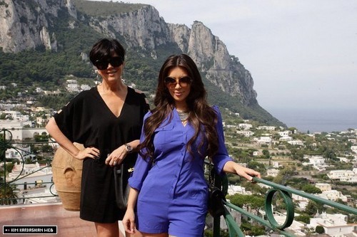  Kim & Kris out and about in Capri, Italy 9/18/10