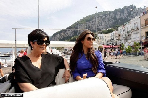  Kim & Kris out and about in Capri, Italy 9/18/10