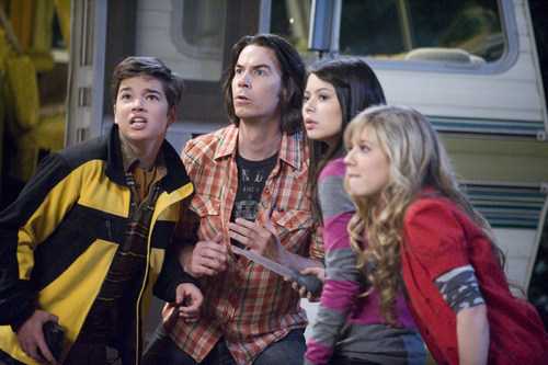  iCarly pics!! aaww Nathan looks so hot and cute!!!