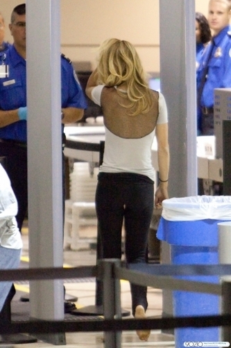 2010-09-20 AnnaLynne McCord prepares to depart LAX Airport 