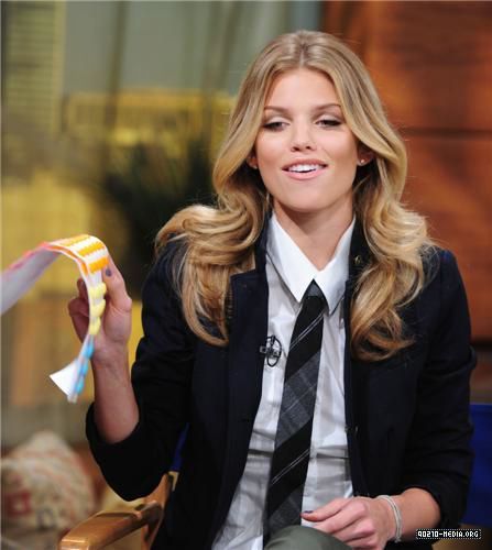 2010-09-22 AnnaLynne McCord Appears on the PIX Morning Show 
