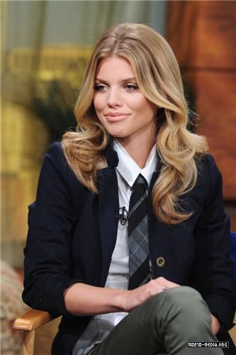  2010-09-22 AnnaLynne McCord Appears on the PIX Morning toon