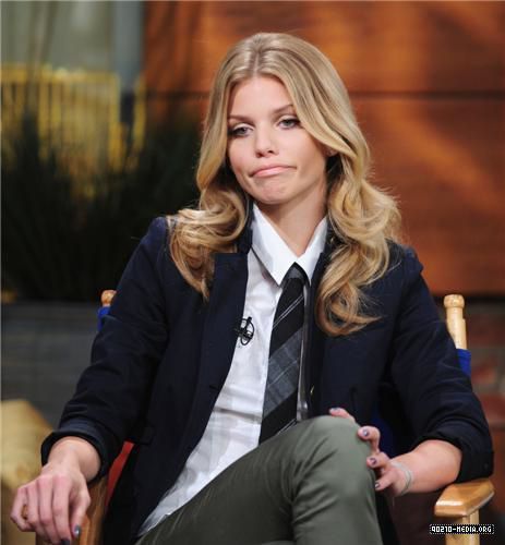  2010-09-22 AnnaLynne McCord Appears on the PIX Morning mostra