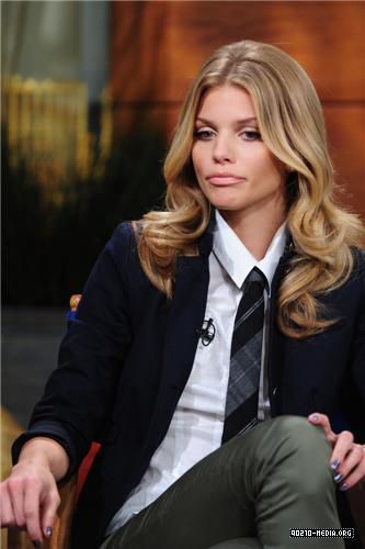  2010-09-22 AnnaLynne McCord Appears on the PIX Morning toon