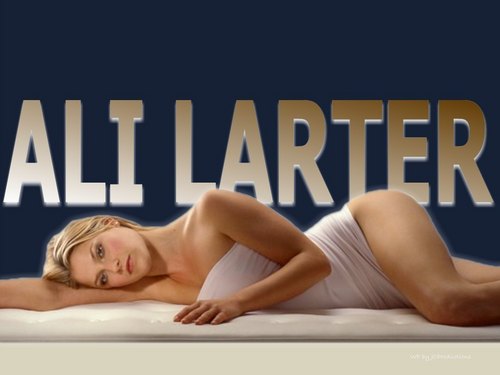 Ali Larter Laying in 床, 床上 just for 你