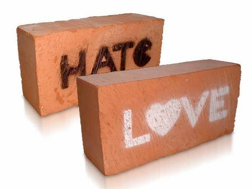  Hate atau Love???