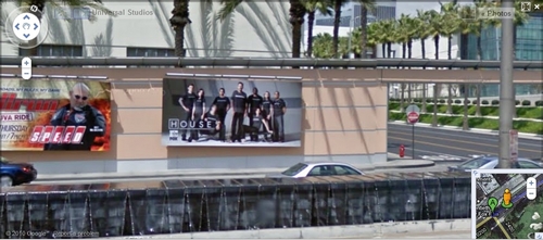  House poster (S5) on Universal Studios uithangbord