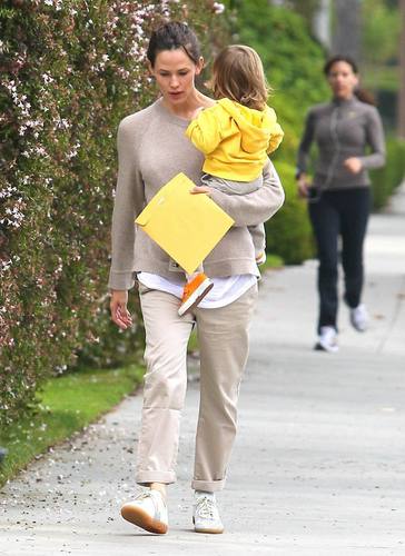 Jen out and about with 제비꽃, 바이올렛 & Seraphina 9/21/10