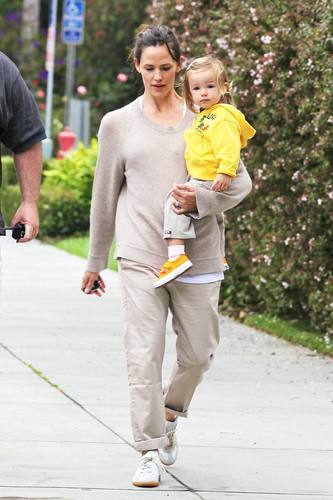  Jen out and about with violet & Seraphina 9/21/10
