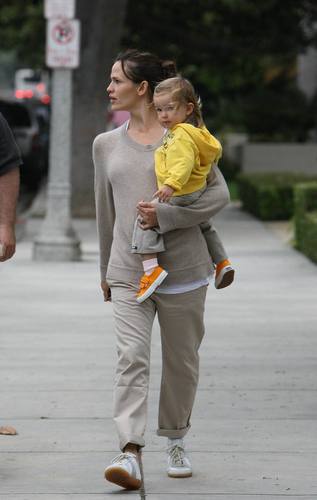  Jen out and about with بنفشی, وایلیٹ & Seraphina 9/21/10