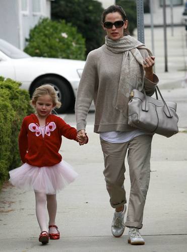  Jen out and about with بنفشی, وایلیٹ & Seraphina 9/21/10