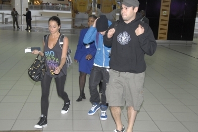  September > 22 - Justin arriving in South Africa with 프렌즈
