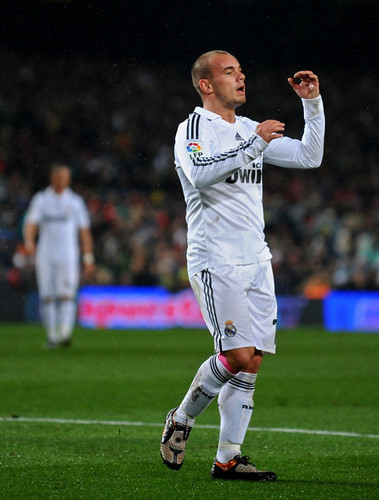  Sneijder playing for Real Madrid