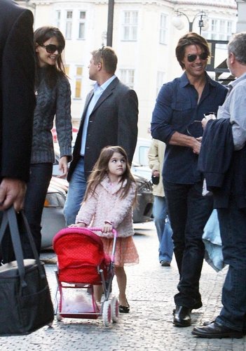  Tom Cruise and Katie Holmes: Buggy Babe