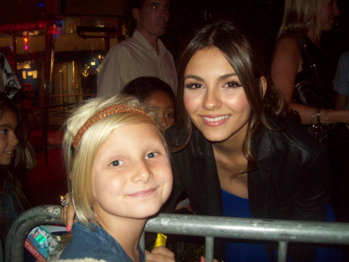  Victoria with a young Фан at TCAs 2010