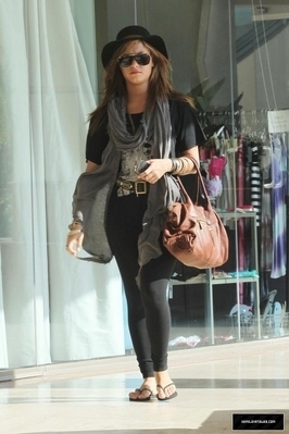  9-22-10 Shopping at Urban Outfitters in LA