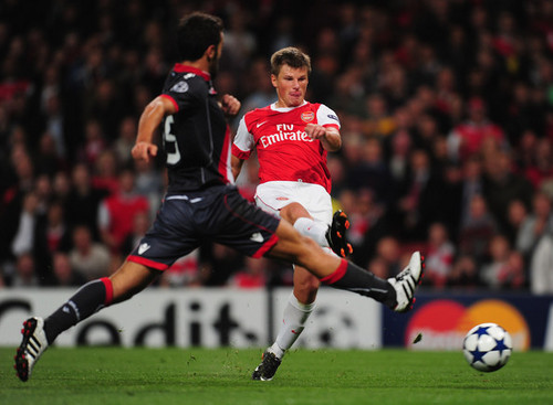  Arshavin playing for Arsenal