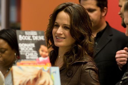  Elizabeth at the NEW MOON DVD release!