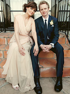  FIRST LOOK: Emily Deschanel and David Hornsby's Wedding Foto