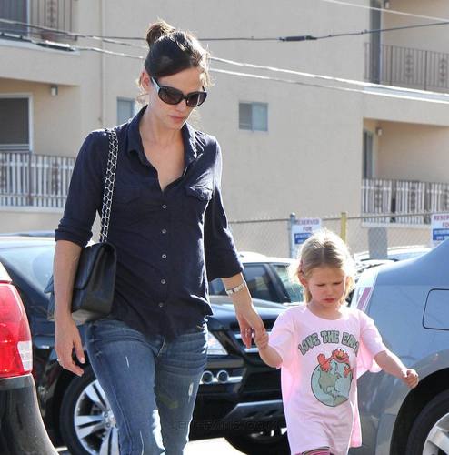  Jen & violeta out and about 9/24/10