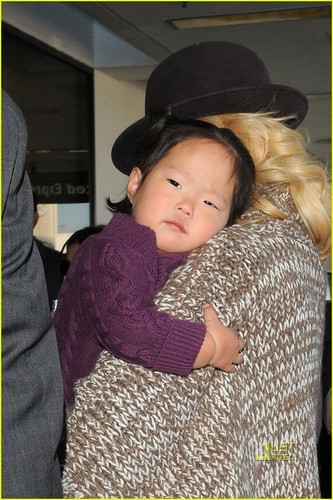 Katherine Heigl: Flight Out of Town with Naleigh!
