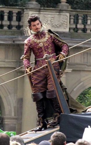Orlando Bloom on the set of 'The Three Musketeers' at Residenz Würzburg (September 16)
