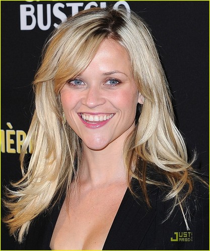  Reese Witherspoon: Livestrong Foundation Support!