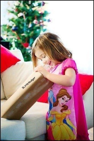  Renesmee opening her presents on Christmas morning