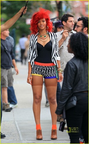  rihanna on set "What's My Name" musik Video