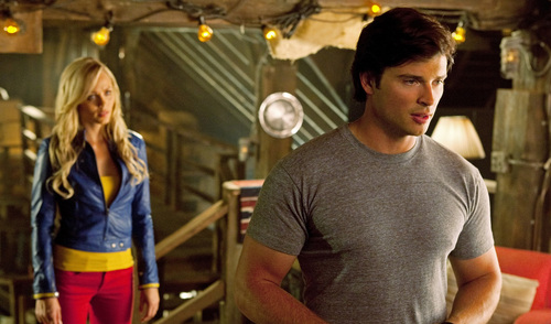  Smallville - Episode 10.03 - Supergirl - Promotional foto (HQ and Unwatermarked) Copied